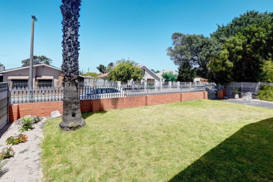 4 Bedroom Property for Sale in Labiance Estate Western Cape